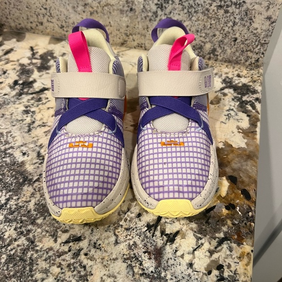 Nike Lebron Witness 7 Shoes Little Child Size 12 - Picture 5 of 7